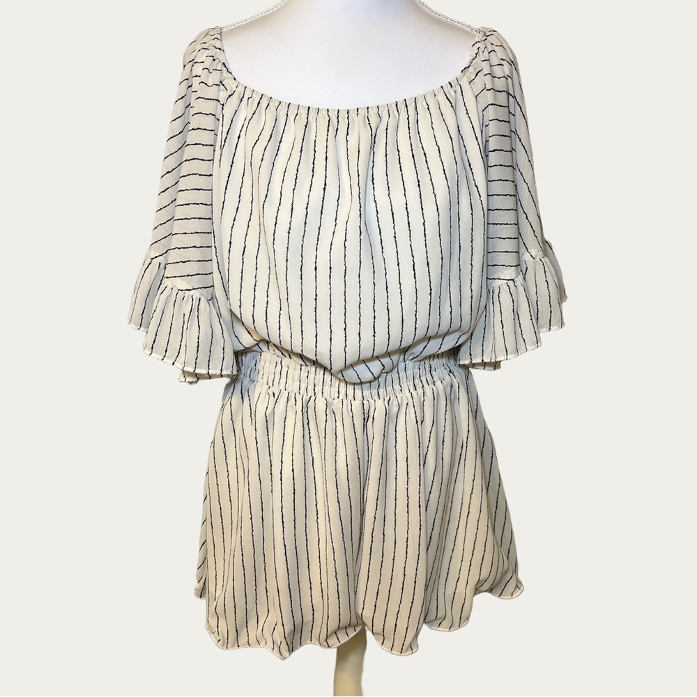 2.7‎ AUGUST APPAREL Women’s Boho Striped Cream Flutter Sleeve Romper Size Medium